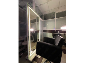 Выполненная работа: зеркало с подставкой для салона красоты с подсветкой светодиодной лентой