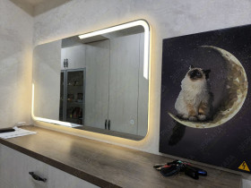 Выполненная работа: интерьерное зеркало со стильной подсветкой по бокам Керамо